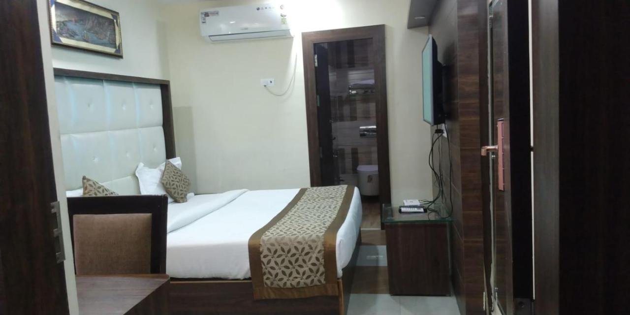 Hotel Ss Grand Lucknow Exteriör bild