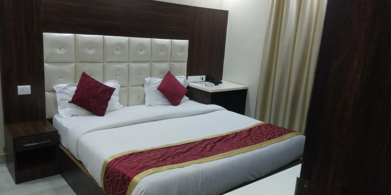 Hotel Ss Grand Lucknow Exteriör bild