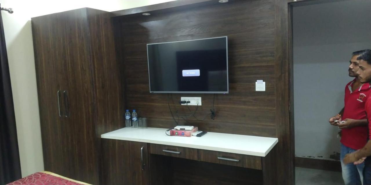 Hotel Ss Grand Lucknow Exteriör bild
