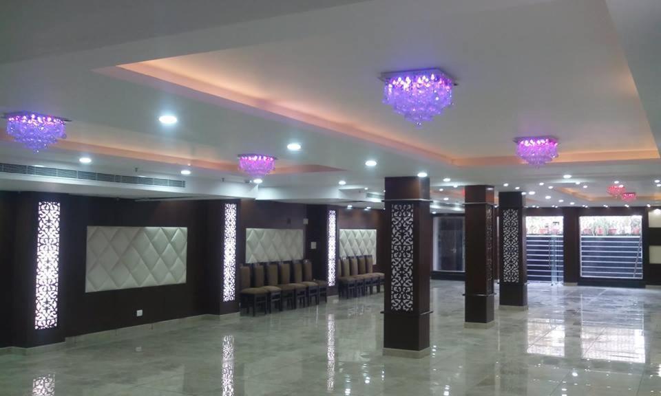 Hotel Ss Grand Lucknow Exteriör bild