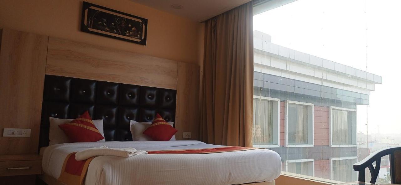 Hotel Ss Grand Lucknow Exteriör bild