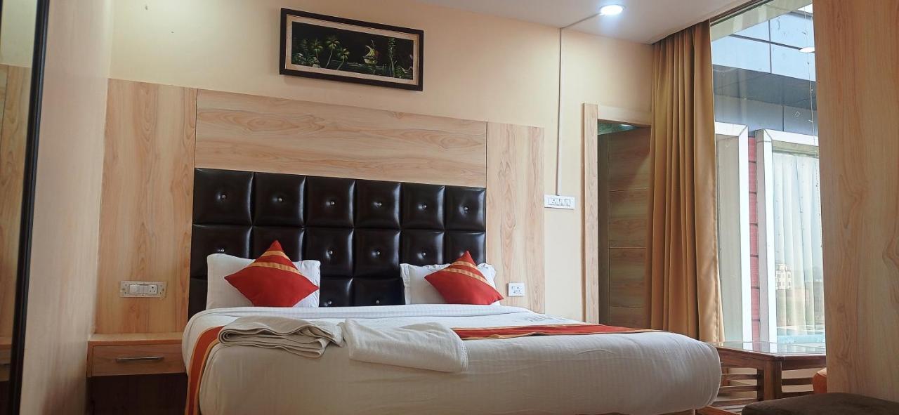 Hotel Ss Grand Lucknow Exteriör bild