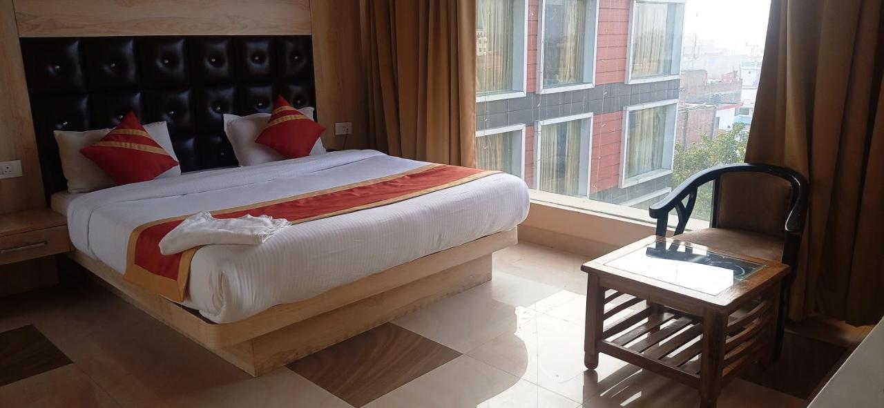 Hotel Ss Grand Lucknow Exteriör bild