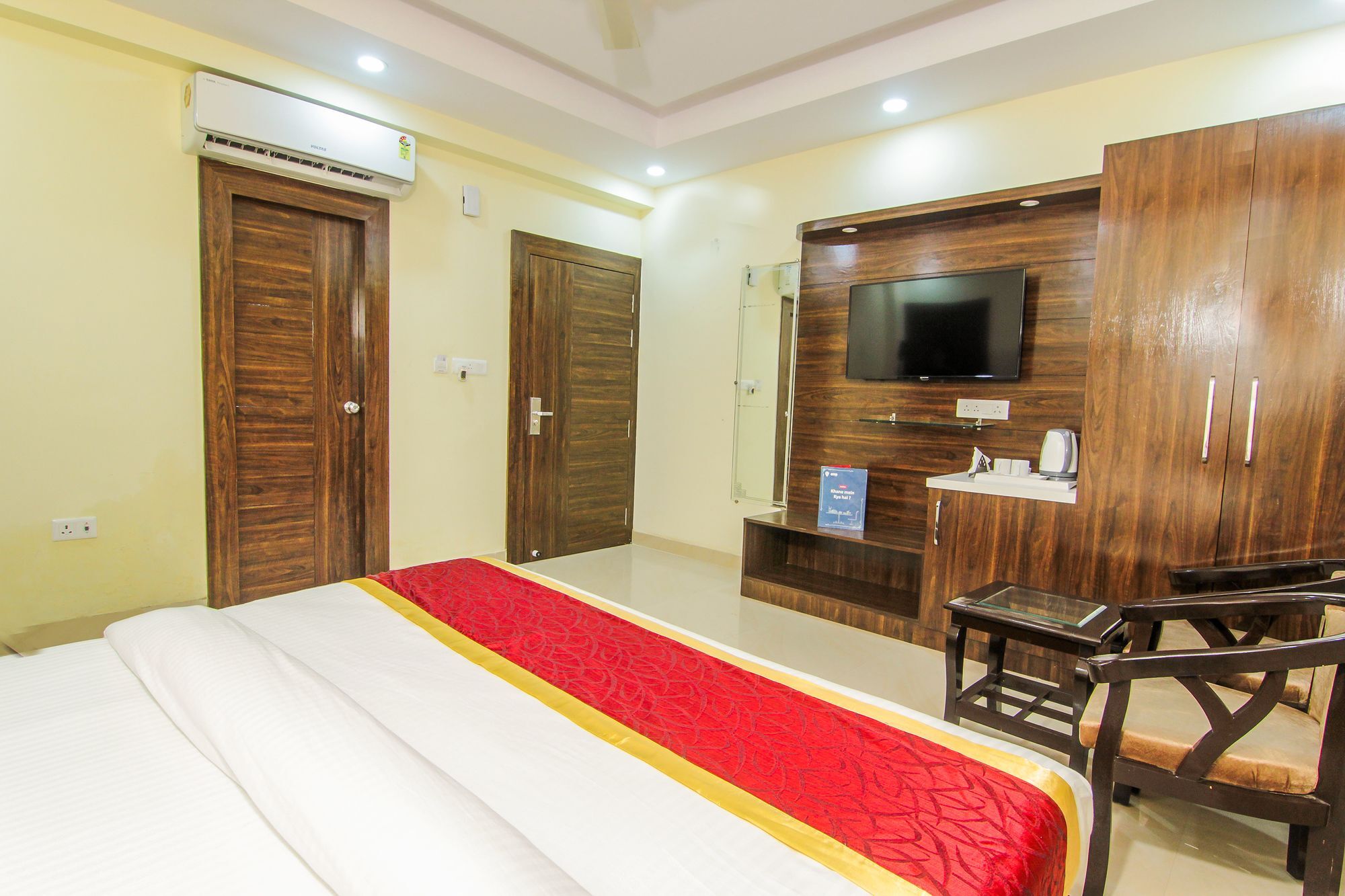 Hotel Ss Grand Lucknow Exteriör bild