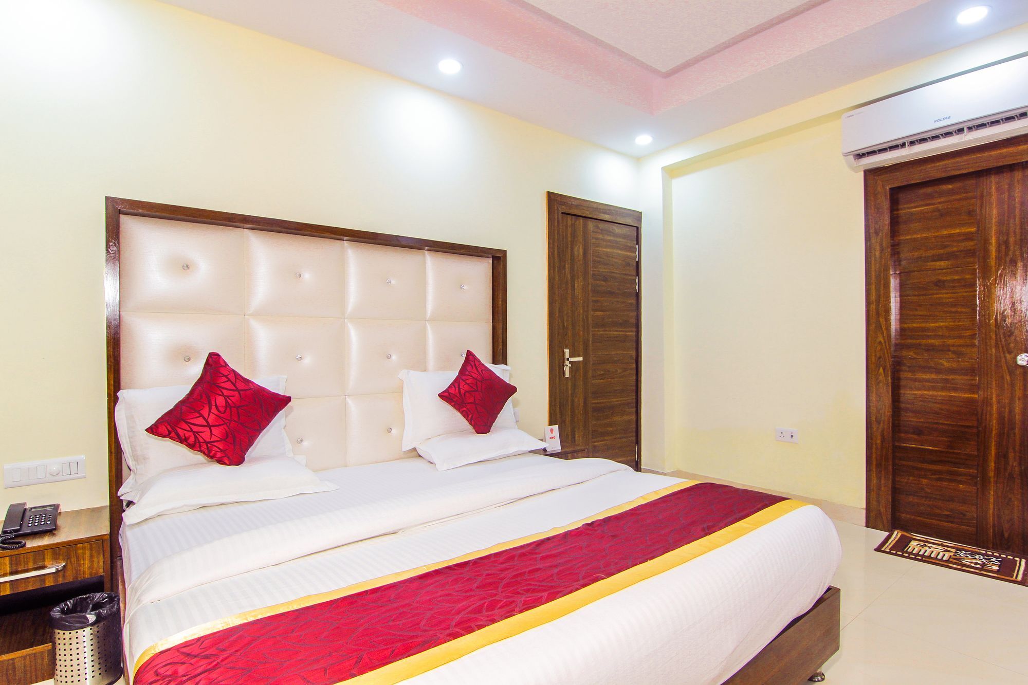 Hotel Ss Grand Lucknow Exteriör bild