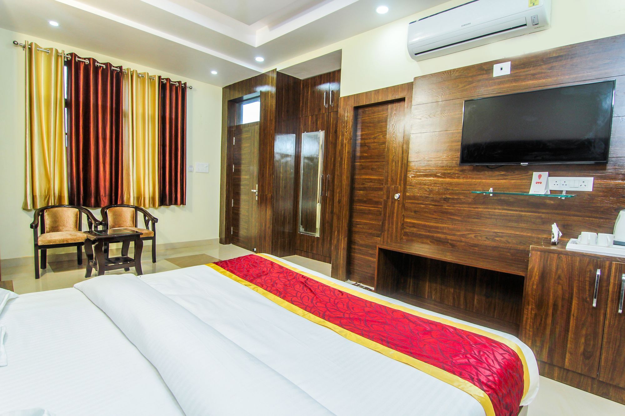 Hotel Ss Grand Lucknow Exteriör bild